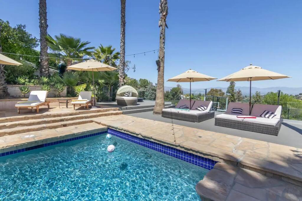 Villa Gorgeous W/pool, Spa, B-ball Court&view!