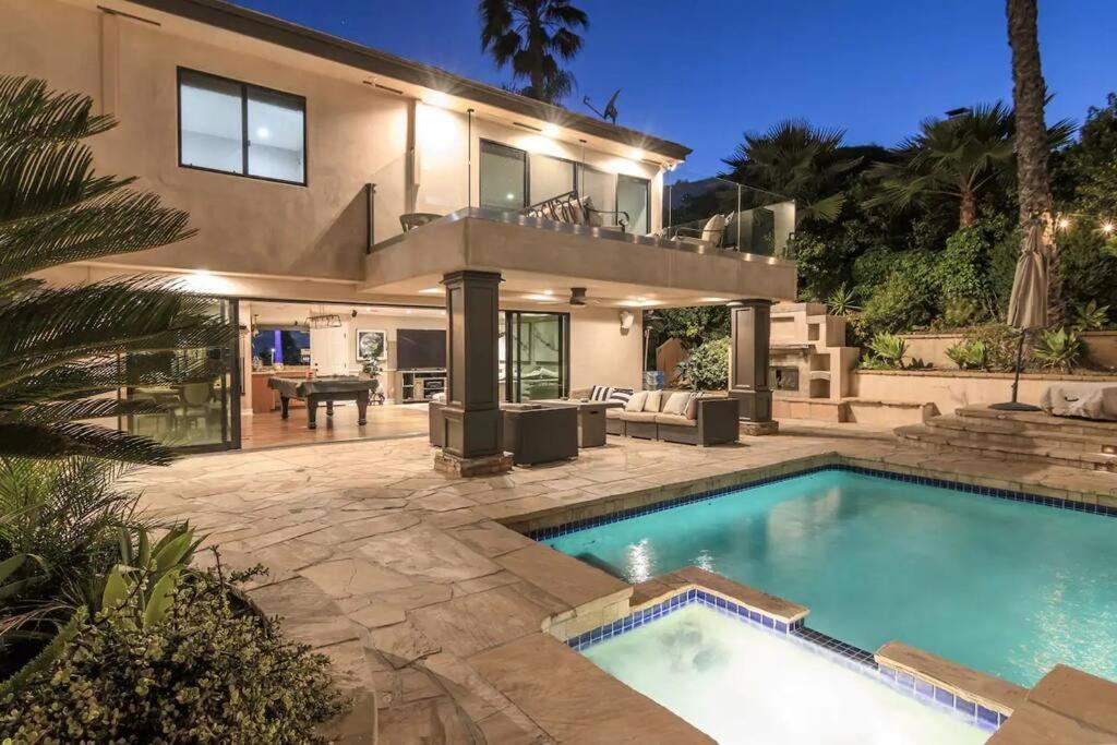 Gorgeous W/pool, Spa, B-ball Court&view! Villa
