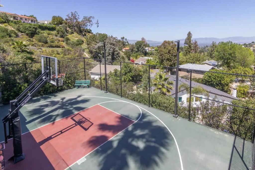 Gorgeous W/pool, Spa, B-ball Court&view! Villa Los Angeles