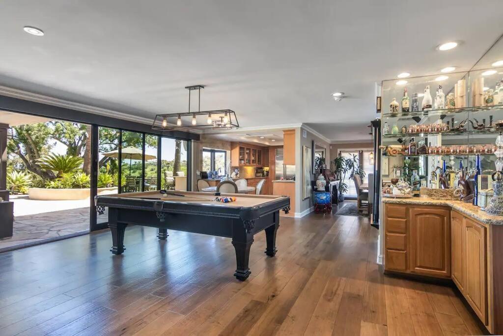 Gorgeous W/pool, Spa, B-ball Court&view! * Los Angeles