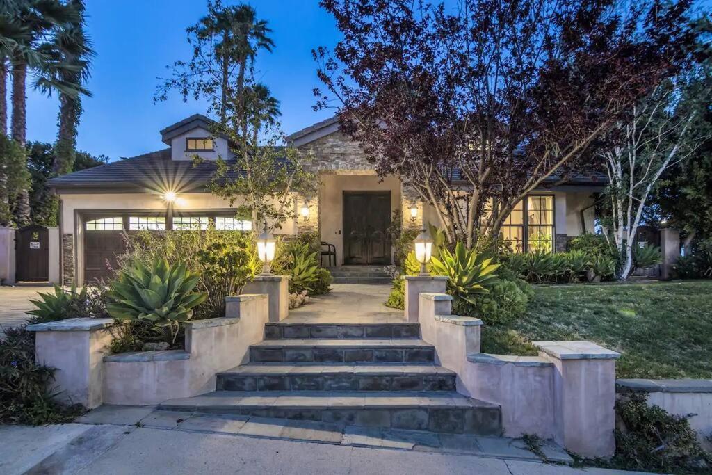 Gorgeous W/pool, Spa, B-ball Court&view! Villa