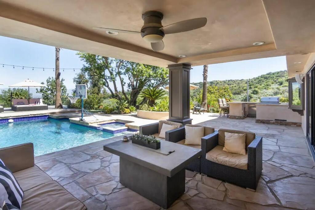 Gorgeous W/pool, Spa, B-ball Court&view! * Los Angeles
