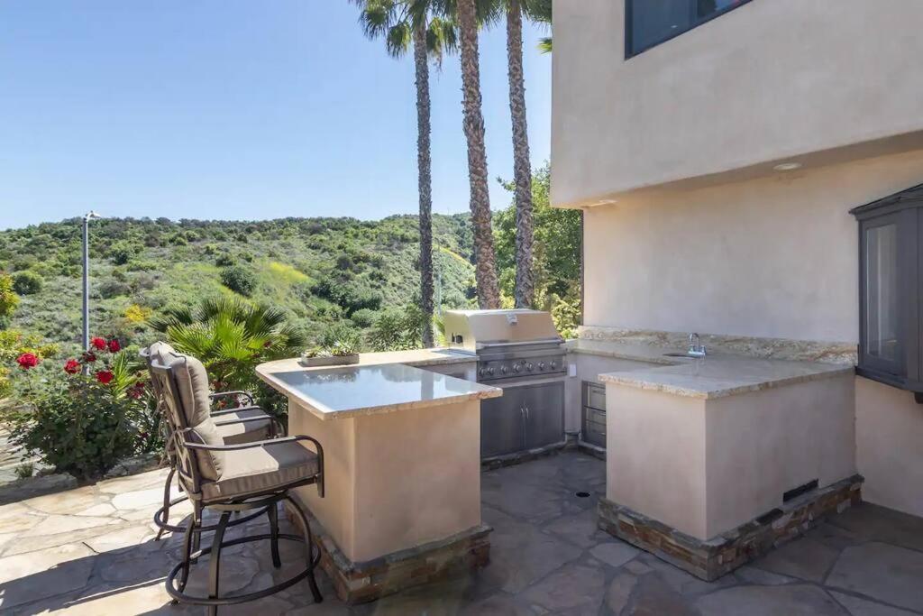 Gorgeous W/pool, Spa, B-ball Court&view! Villa Los Angeles
