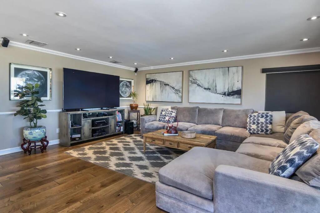 Gorgeous W/pool, Spa, B-ball Court&view! Villa Los Angeles