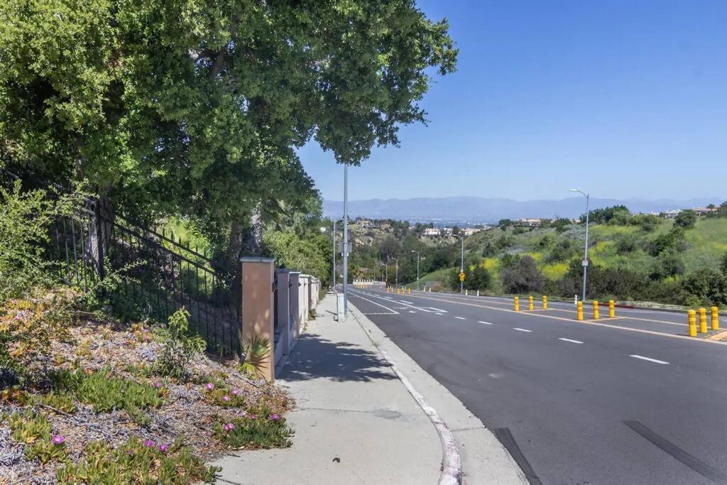 Gorgeous W/pool, Spa, B-ball Court&view! Los Angeles