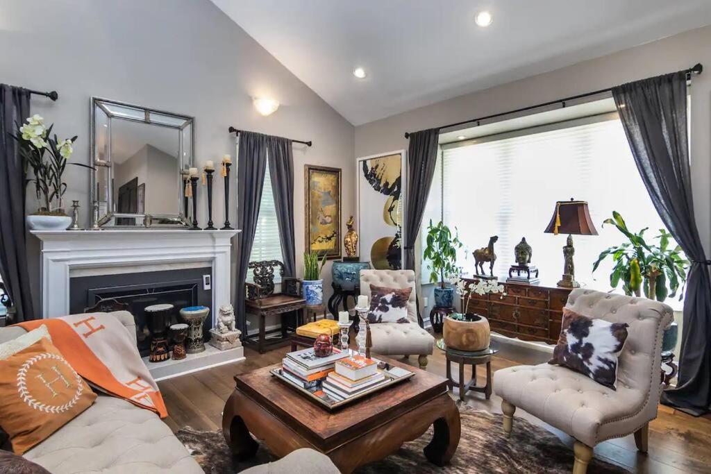 Gorgeous W/pool, Spa, B-ball Court&view! Villa *