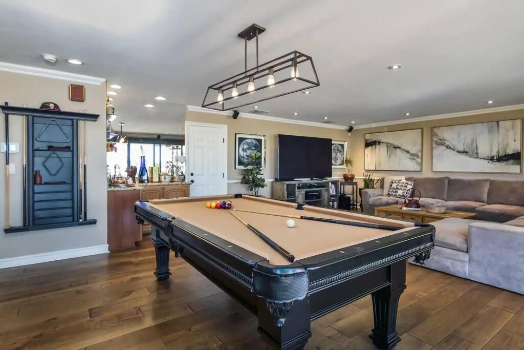 Gorgeous W/pool, Spa, B-ball Court&view! Villa Los Angeles