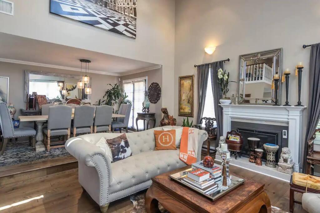 Gorgeous W/pool, Spa, B-ball Court&view! Villa *