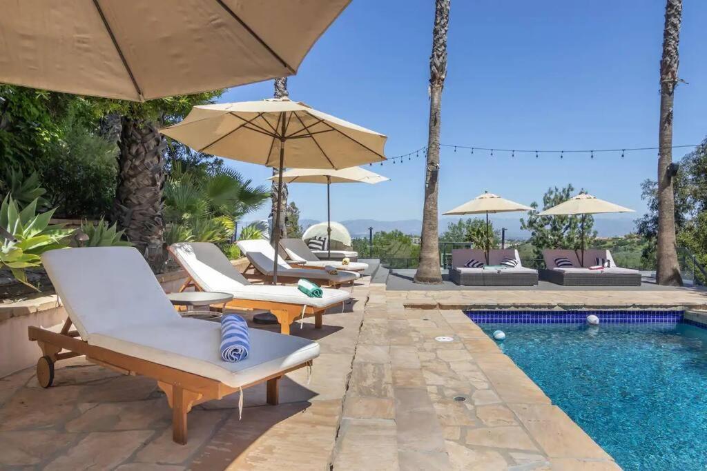 Pousada Gorgeous W/pool, Spa, B-ball Court & View! Los Angeles