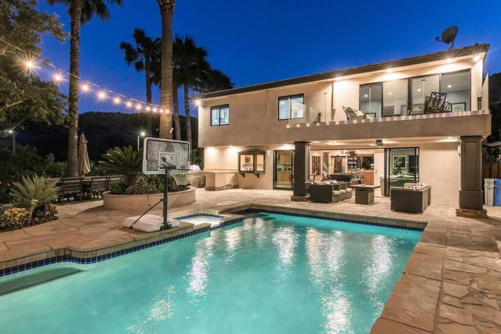 Gorgeous W/pool, Spa, B-ball Court & View! Pousada Los Angeles