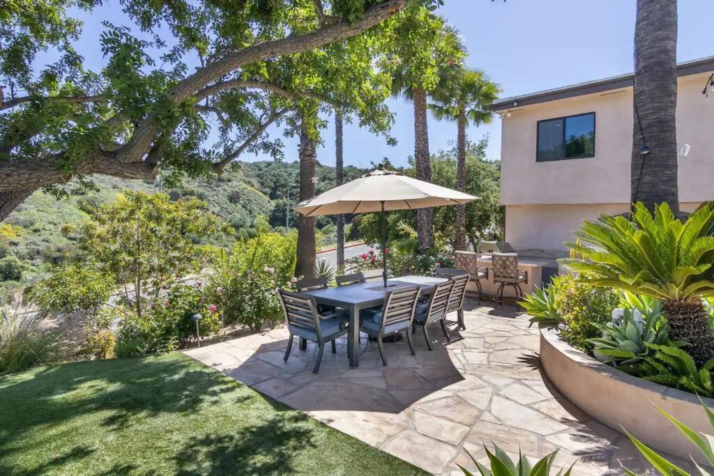 Pousada Gorgeous W/pool, Spa, B-ball Court & View! Los Angeles